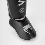 Schienbeinschoner Venum Challenger Schwarz-Silber