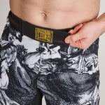 MMA Shorts Leone IUTER Barbed Wire AB04IU Schwarz-Combat Arena