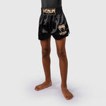 Pantaloncini bambino kick-thai Venum Classic Nero-oro-Combat Arena