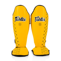 Schienbeinschoner Fairtex Wettbewerb SP5 mit gelben Fußschutz 