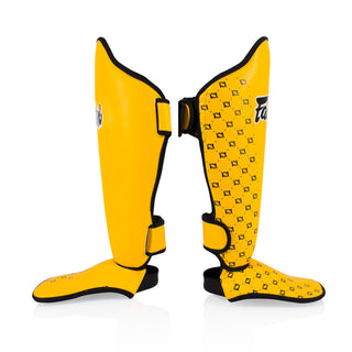Schienbeinschoner Fairtex Wettbewerb SP5 mit gelben Fußschutz 