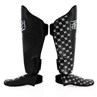 Schienbeinschoner Fairtex Wettbewerb SP5 mit schwarzen Fußstützen 
