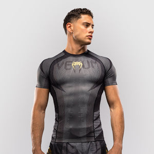 Rashguard Venum Galactic 3.0 Kurzarm Schwarz-Gold-Combat Arena
