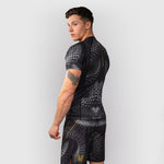 Rashguard Venum Matupa Kurzarm Schwarz-Grau-Combat Arena