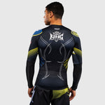 Rashguard Venum Tekken 8 King langärmlig Schwarz-Gelb-Combat Arena