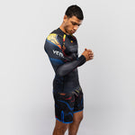 Rashguard Venum Tekken 8 Yoshimitsu Langarm Schwarz-Orange-Combat Arena